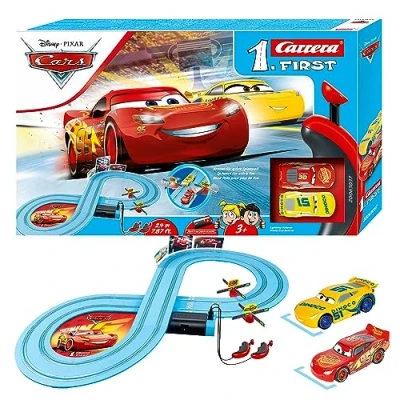 Abbildung von Carrera FIRST Disney Pixar Cars Rennbahn Set Race of Friends Batteriebetriebene Rennstrecke Ab 3 Jahren Lightning McQueen vs. Cruz Ramirez