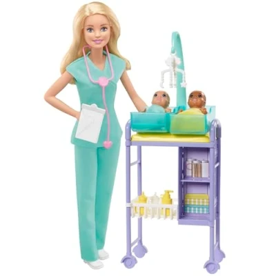 Abbildung von Barbie You Can Be Anything Serie, Baby Doctor, Puppe mit blondem Haar, zwei Babys, Arztkleidung, Zubehör, 3 Puppen enthalten, Geschenk für Kinder, Spielzeug ab Jahre,GKH23