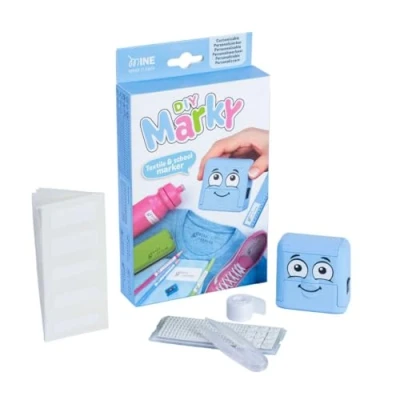 Abbildung von DIY MARKY Anpassbarer Stempel für Kinder Kleidung und Kinderartikel Inklusive Tinte bis zu 1000 Abdrücke Komplettset mit Etiketten Thermo Klebeband (Blau)
