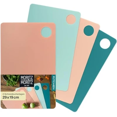 Abbildung von Moritz &amp; 4x Flexibles Schneidebrett Kunststoff Dünn Schneidebretter je 29 x 19 cm Schneidematte Flexibel Für sicheres Schneiden mit Grifföffnung (Bunt)