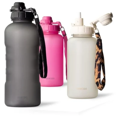 Abbildung von MAMEIDO Trinkflasche 2l mit Strohhalm &amp; Zeitmarkierung als Trinkerinnerung, Wasserflasche auslaufsicher, Sportflasche BPA frei, Gym Water Bottle, Flasche aus Tritan (Carbon Grey, 2000ml)