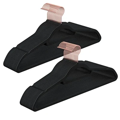 Abbildung von SONGMICS Kleiderbügel Samt, 30er Set, Bügel, rutschfest, kleine Stange für Krawatten, 360 drehbarer Haken, 0,6 cm dick, platzsparend, 43,5 lang, Mäntel, Hosen, Roségold Schwarz CRF21BK30
