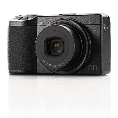 Abbildung von Ricoh GR IIIx Digitalkamera [Brennweite 40 mm] [Ausgestattet mit großem CMOS Sensor im APS C Format 24,2 Mio. Pixel] [Die ultimative Schnappschusskamera]