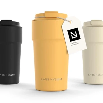 Abbildung von LARS NYSØM Thermo Kaffeebecher to go 500ml Travel Mug 0,5 Liter mit Isolierung Auslaufsicherer Edelstahl Thermobecher für Kaffee und Tee unterwegs Teebecher (Mustard Yellow, 500ml)