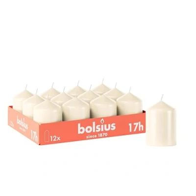 Abbildung von Bolsius Glatte Stumpenkerzen Elfenbein 12 Stück 8 x 6 cm Dekorative Haushaltkerzen Brenndauer 17 Stunden Unparfümierte Enthält Natürliches Pflanzenwachs Ohne Palmöl