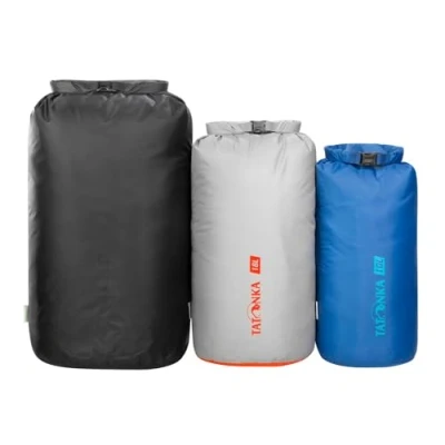 Abbildung von Tatonka Packbeutel Dry Sack Set 3 (10l / 18l 30l) Drei wasserdichte Packsäcke mit Rollverschluss und Steckschließe Aus recyceltem Polyester 10, 18 30 Liter Volumen (verschiedenfarbig)