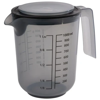 Abbildung von APS 30072 Rührbecher mit Deckel Messbecher Maßskalen für Flüssigkeiten (l/ml), Zucker (g) und Mehl / Volumen 1 Liter/Ø 12,5 cm/Höhe 16 cm/spülmaschinengeeignet, french grey