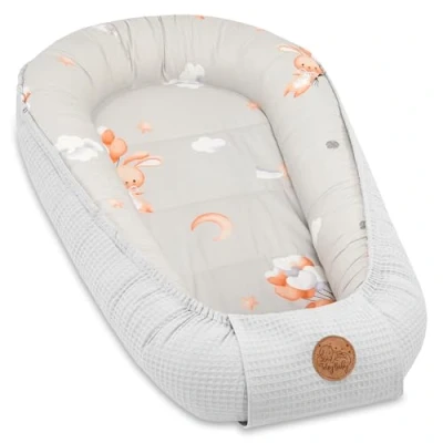 Abbildung von Babynest Neugeborene Nestchen Baby 90x50 cm Kokon Handmade zweiseitig aus Waffel Piqué Baumwolle Schlummer Kaninchen