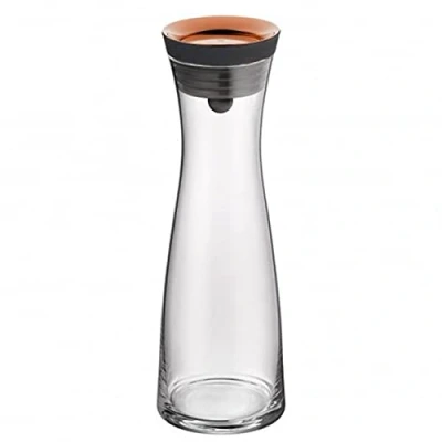 Abbildung von WMF Basic Wasserkaraffe aus Glas, 1 Liter, Glaskaraffe mit Deckel, Silikondeckel, CloseUp Verschluss, kupfer