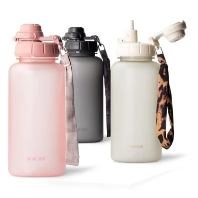 Abbildung von MAMEIDO Trinkflasche 1l mit Strohhalm &amp; Zeitmarkierung als Trinkerinnerung, Wasserflasche auslaufsicher, Sportflasche BPA frei, Gym Water Bottle, Flasche aus Tritan (Flamingo Pink, 1000ml)