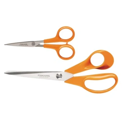 Abbildung von Fiskars Classic Scheren Set, Universalschere (21 cm) und Handarbeitsschere (13 cm), Rostfreie Stahl Klinge/Kunststoff Griffe, Orange, 1003031