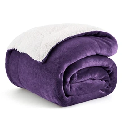 Abbildung von BEDSURE Kuscheldecke Flauschig Sofaüberwurf Violett Decke Sofa Klein als Couchdecke Überwurf und Wohnzimmerdecke, Wohndecke aus weiche Fleece warm Sherpa, Fleecedecke 130x150 cm