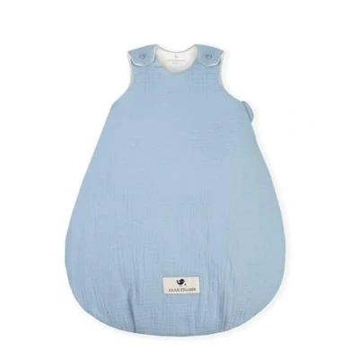 Abbildung von Julius Zöllner Babyschlafsack Musselin Denim, Größe 68/74 aus weicher Baumwolle, sicher und schadstoffgepüft, ideal für eine ruhige Nacht