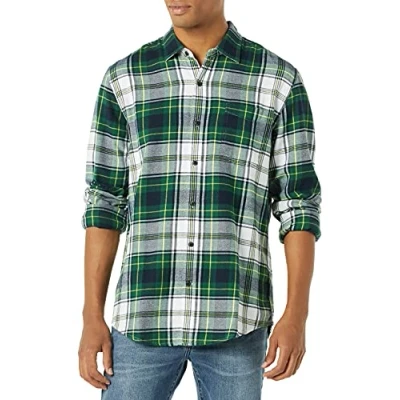 Abbildung von Amazon Essentials Herren Langarmhemd aus Flanell (in Übergröße erhältlich), Grün Weiß Karomuster, S