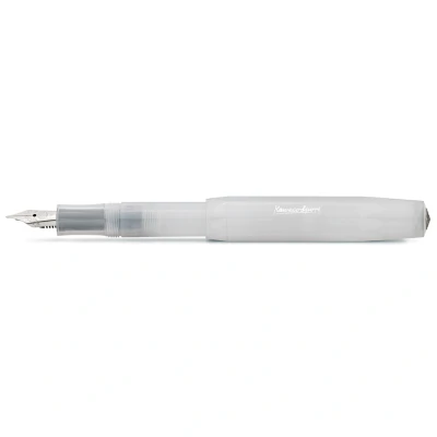 Abbildung von Kaweco FROSTED SPORT Füllhalter Natural Coconut I Premium Füllfederhalter für Tintenpatronen mit hochwertiger Stahlfeder 13 cm Füller in Weiß Federbreite: EF (Extra Fein)