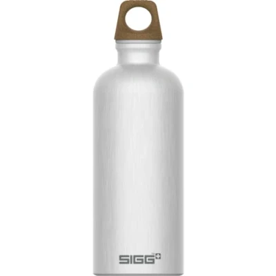 Abbildung von SIGG Alu Trinkflasche Traveller MyPlanet Path Klimaneutral Zertifiziert Für Kohlensäurehaltige Getränke Geeignet Auslaufsicher Federleicht BPA frei Outdoor &amp; Yoga Mattes 0,6L