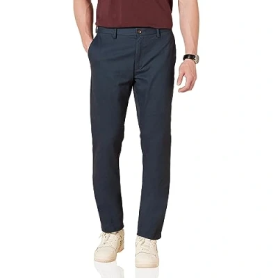 Abbildung von Amazon Essentials Herren Knitterfreie Flatfront Chinohose in schmaler Passform, Marineblau, 33W / 29L