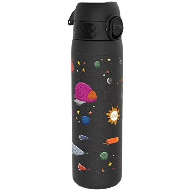 Abbildung von ION8 Trinkflasche, 500 ml, Auslaufsicher, Einhandöffnung, Sichere Verriegelung, Spülmaschinenfest, BPA frei, Tragegriff, Klappdeckel, Leicht zu Reinigen, Klimaneutral, Raumschiffe Design