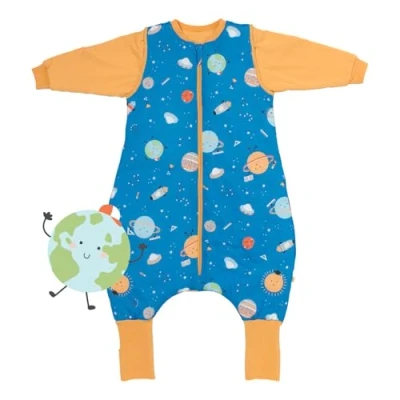 Abbildung von schlummersack Baby Schlafsack mit Füßen und Ärmeln 1 Tog, 110 cm für Körpergröße 120 Atmungsaktiv, verlängerbare Bündchen, Anti Rutsch, Oeko Tex zertifiziert, Space Design