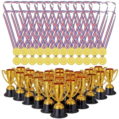 Abbildung von THE TWIDDLERS 48 Piece Plastic Trophy &amp; Medals Awards Winner Set Parfait pour les compétitions, le football, la danse, reconnaissance et l&#039;accomplissement.