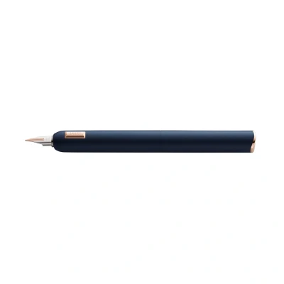 Abbildung von LAMY dialog cc Füllhalter 081 in mattblauem Lack Finish mit Drehmechanik, 14 Kt. Bicolor Roségoldfeder M, inkl. 5er Päckchen T 10 Patrone blau, Konverter Z 27 und Leder Stecketui