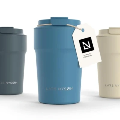 Abbildung von LARS NYSØM Thermo Kaffeebecher to go 380ml Travel Mug 0,38 Liter mit Isolierung Auslaufsicherer Edelstahl Thermobecher für Kaffee und Tee unterwegs Teebecher (Calypso Blue, 380ml)