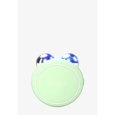 Abbildung von FOREO Bear 2 go, Mikrostrom Gesichtstonisierer, für Reisen, Anti Falten Gesichtsmassagegerät, Doppelkinn, sofortiges Lifting, strafft und definiert, Lavendel