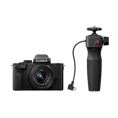 Abbildung von Panasonic Lumix DC G100DVEGK Micro Four Thirds spiegellose Kamera mit G Vario 12 32 mm F3.5 5.6 Objektiv &amp; DMW SHGR2 Stativgriff, 20,3 MP, 4K 30p/FHD 60 Video, Vlog Cam, USB C Ladung, Schwarz