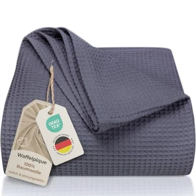 Abbildung von LAYNENBURG Premium Tagesdecke 240 x 260 cm XXL Waffelpique 100% Baumwolle leichte Wohndecke Waffeloptik Baumwolldecke als Bett Überwurf, Sofa Couch Überwurf Decke (anthrazit)